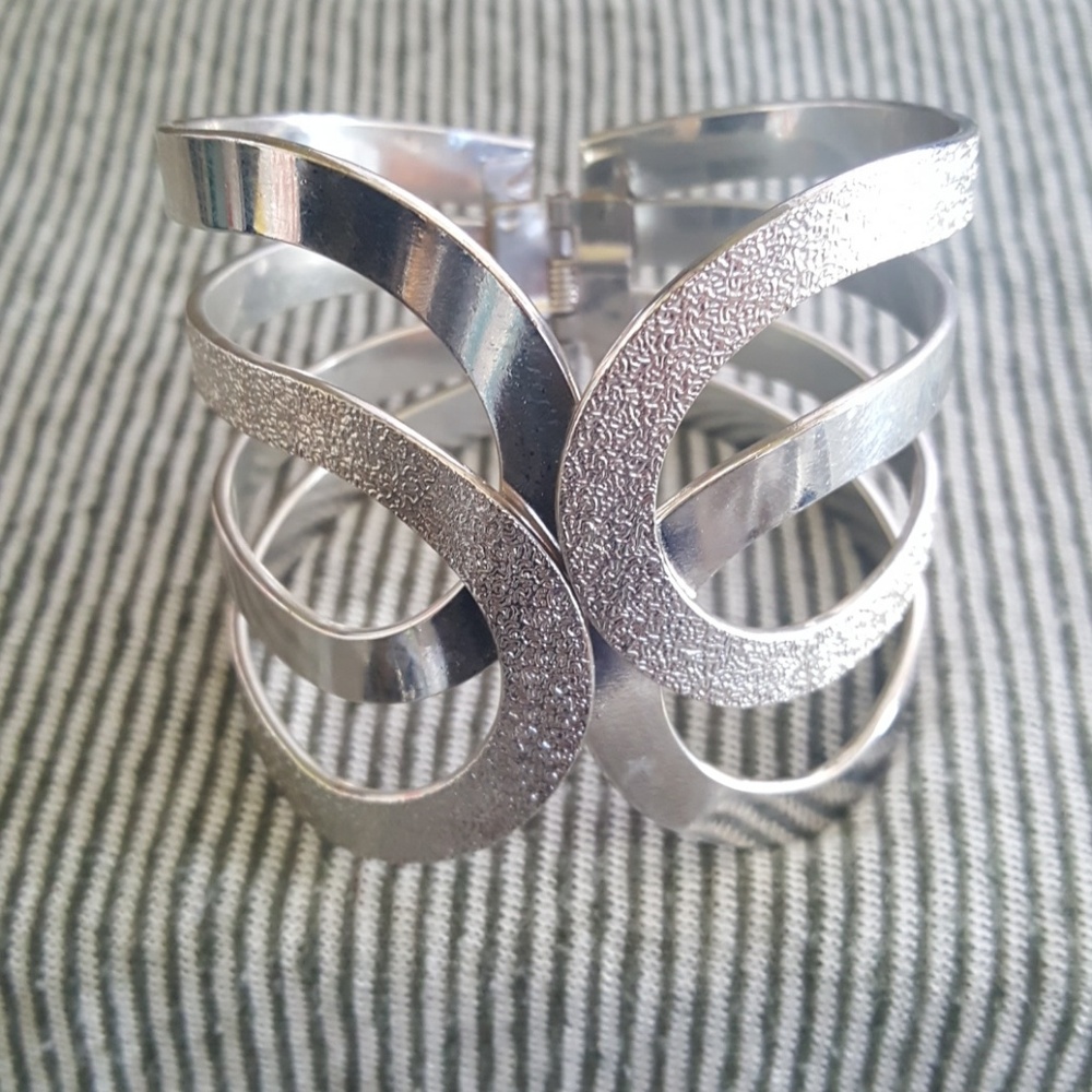 Clamp bracelet